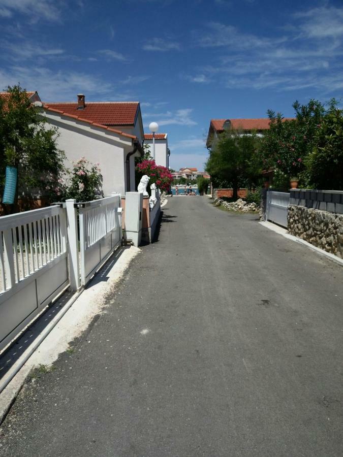 Ulica Zitna Xxvii Br.12 Apartman Ljevar Apartman Vir Kültér fotó